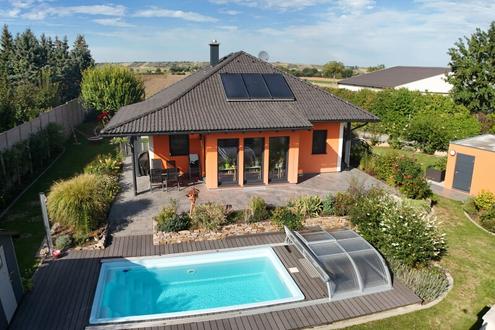 Neuwertiges Luxusrefugium im Weinviertel - Top gepflegter Bungalow mit Pool und Doppelgarage