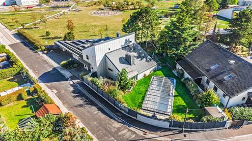 Designerhaus mit Pool - Wohnen auf h�chsten Niveau in Wiener Neustadt