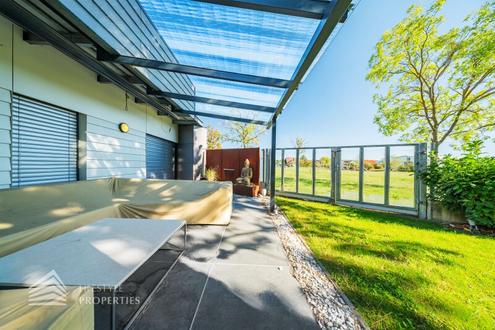 Designerhaus mit Pool - Wohnen auf h�chsten Niveau in Wiener Neustadt