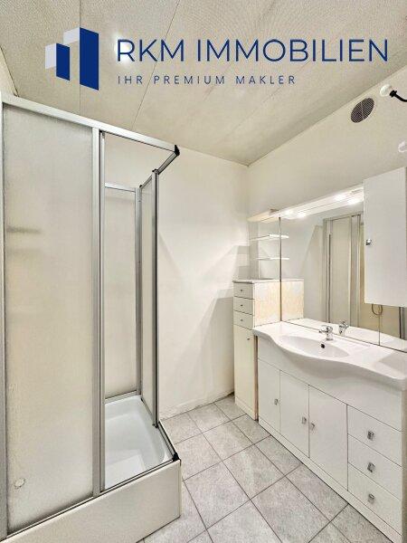 Badezimmer_m_Dusche