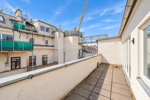 ++NEU++ Take life outside! Furnished 3-room penthouse with 17 m� terrace and air conditioning