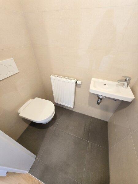 separates WC