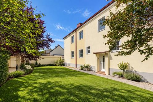 Ein Haus, viele M�glichkeiten | Gro�z�giges Zuhause mit zwei Wohnebenen und Ausbaureserve | 2 K�chen | Separate Eing�nge | Garten mit viel Privatsph�re
