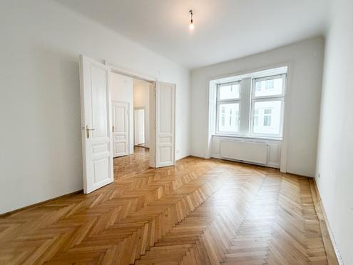 N�HE STERNWARTEPARK: Altbau mit Fischgr�tparkettboden & ca.10 m� Balkon