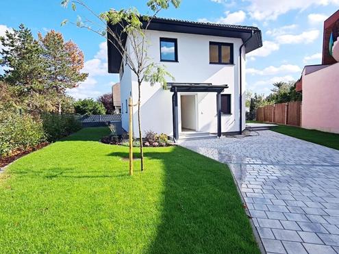ERSTBEZUG, TOPGELEGENHEIT, traumhaftes Einfamilienhaus mit Terrasse und Garten, 4 Zimmer, Wohnk�che, Wannenbad, Klimaanlagen, Ruhelage