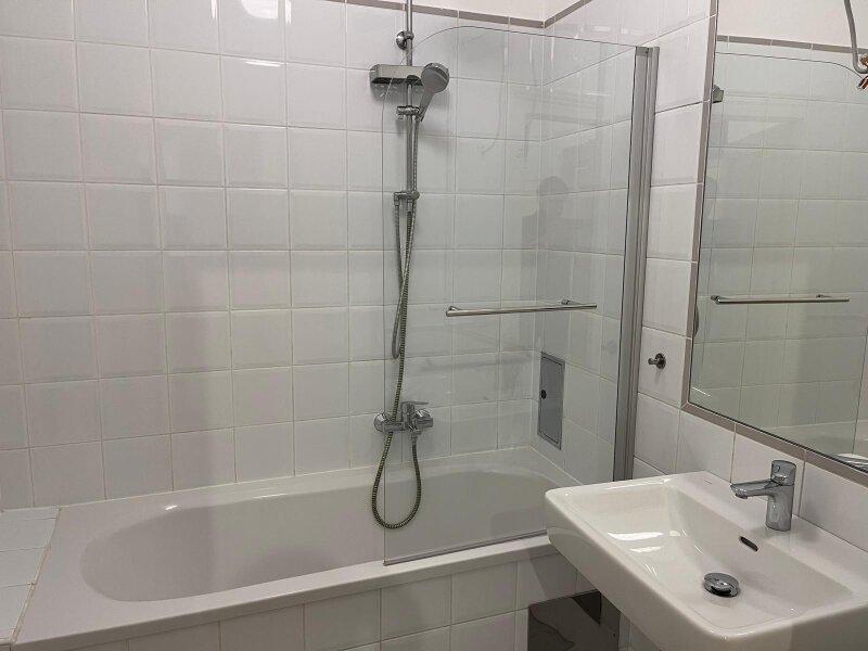 Bad mit Wanne