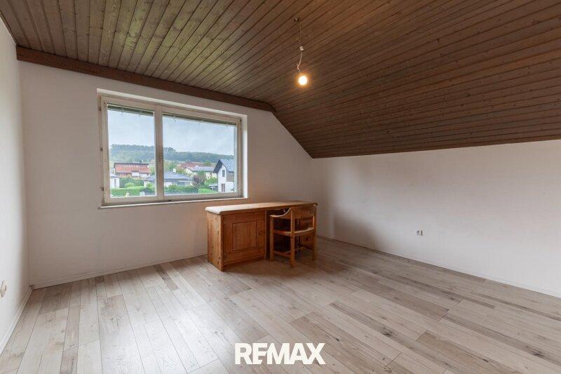 Zimmer ca. 17m� OG