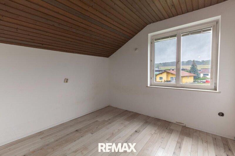 Zimmer ca. 8m� OG ehem. K�che