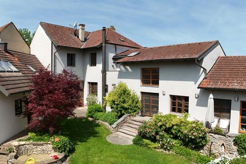 Ein Vierkanthof wie aus dem Bilderbuch - liebevoll renoviertes Wohnhaus und traumhafter Innenhof