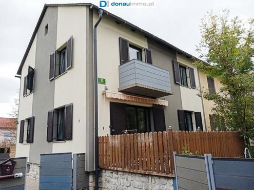Gepflegtes, gro�z�giges Doppelhaus mit sch�nem Garten in zentraler Lage K�flach