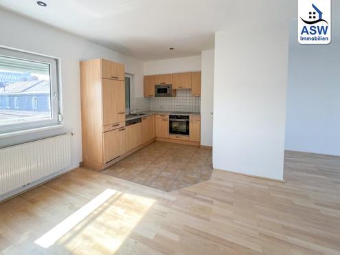 Perfekt geschnittene 3-Zimmer-Dachgeschosswohnung mit K�che und gro�z�gigem Balkon in den Innenhof