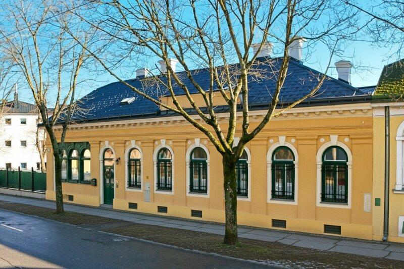 Stra�enseitige Fassade