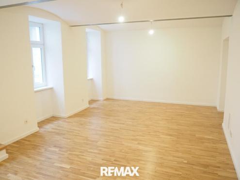 "1-Zimmer-Loft-Studio-Atelier mit Au�enfl�che| Wundersch�n sanierter Altbau!"