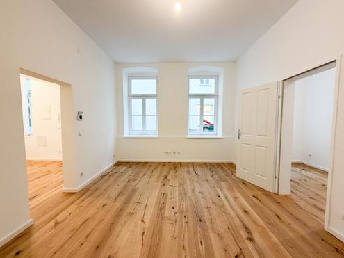 U3 "H�tteldorfer Stra�e": hofseitige, sanierte Wohnung inkl. 33 m� Lager