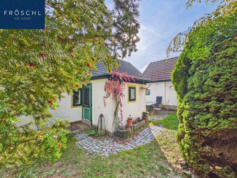 Idyllischer Innenhof mit gewachsenem Gr�nbestand
