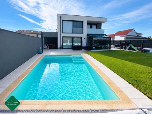 Traumvilla- Exklusives Wohnen mit Pool und Wintergarten