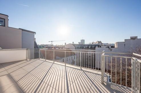 ++NEU++ Wohnen auf zwei Ebenen: gepflegte 5-Zimmer-Maisonette mit 20 m� Terrasse und vier Schlafzimmern