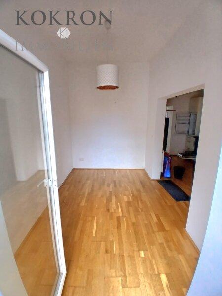 Kabinett oder auch Schlafzimmer mit Ausgang auf Balkon