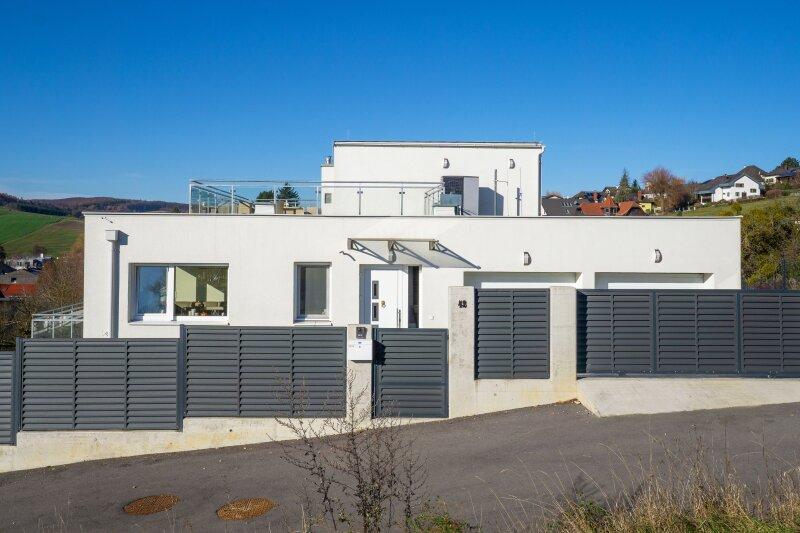 Hausansicht stra�enseitig