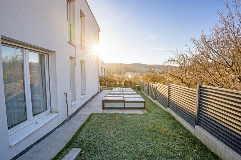 Garten mit �berdachtem, beheizbarem Pool