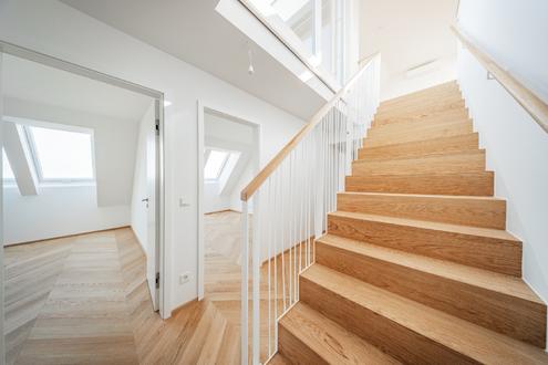 STOCK IM WEG - Moderne Familien Dachgeschosswohnung mit Terrasse 