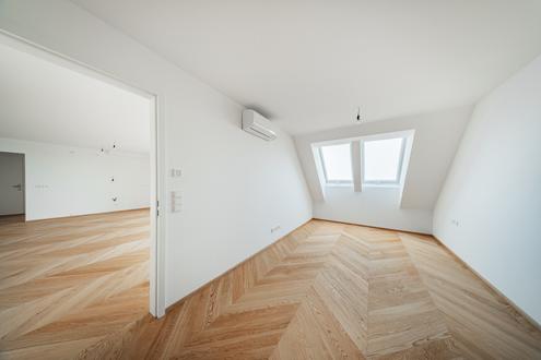 DACHERSTBEZUG - 5 Zimmer mit Balkon, Fernblick, Fitness & Garage