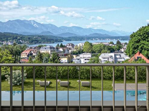 Seeblickwohnung mit spektakulärem Infinity-Pool