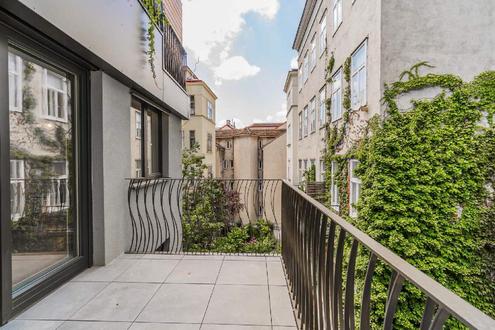 ZWEITBEZUG-Wundervolle Dachgeschosswohnung in Neubau