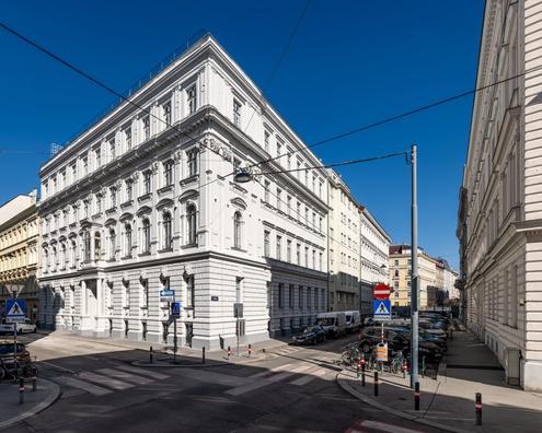 SINGLEWOHNUNG MIT TERRASSE IM BOTSCHAFTSVIERTEL