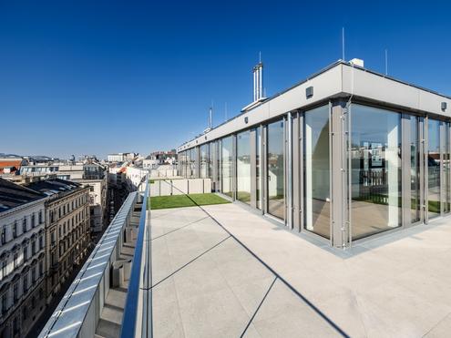 LICHTDURCHFLUTETE  DACHGESCHOSSMAISONETTE MIT TERRASSEN IM BOTSCHAFTSVIERTEL