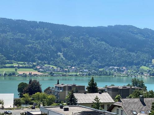 Grozgiges Penthouse mit Seeblick und Seezugang