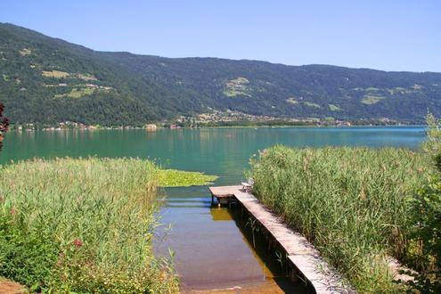 EXKLUSIVES SEEGRUNDST�CK MIT DIREKTEM ZUGANG ZUM OSSIACHER SEE � FERIENWOHNSITZ IN BESTLAGE