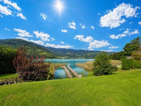 EXKLUSIVES SEEGRUNDST�CK MIT DIREKTEM ZUGANG ZUM OSSIACHER SEE � FERIENWOHNSITZ IN BESTLAGE