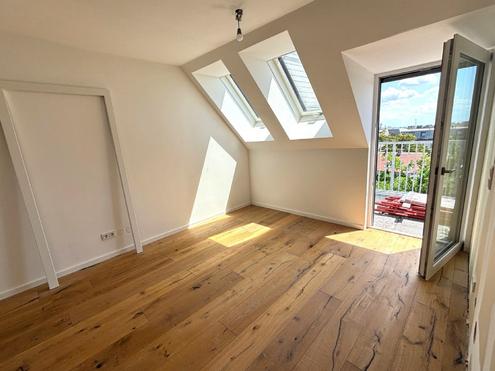 Gartenseitige 2 Zi Dachwohnung mit Terrasse und Sauna - Meiselmarkt Nähe