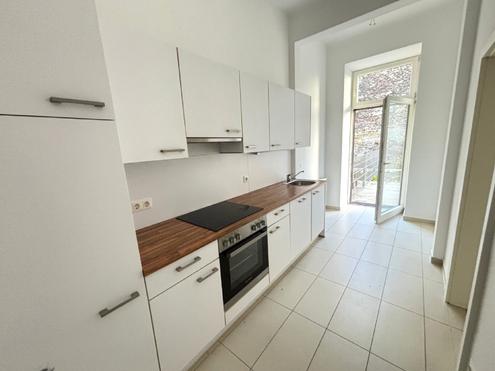 SONNIGE ERDGESCHOSS Wohnung mit Terrasse + Eigengarten in schnem ALTBAU 1100 Wien