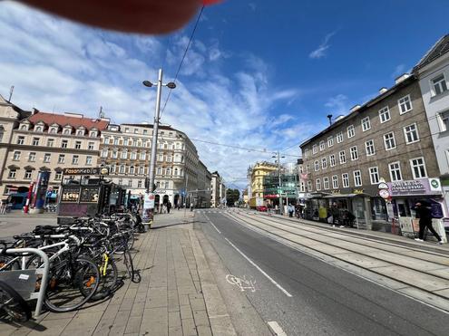 Sehr schöne- Altbauwohnung mit  4 Zimmer vis a vis Fasanplatz