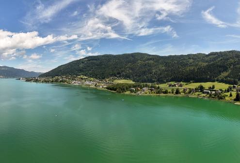 CHARMANTER SEEBAUGRUND AM OSSIACHER SEE