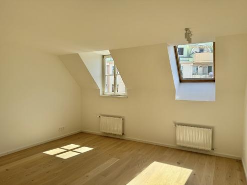 Wunderschöner Altbau zwischen Schlossquadrat und Naschmarkt