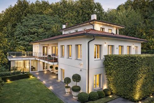 Gro�z�gige Villa in Velden mit See- und Schlossblick