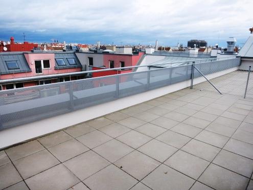 15370 - Hofruhelage mit  Balkon und Dachterrasse