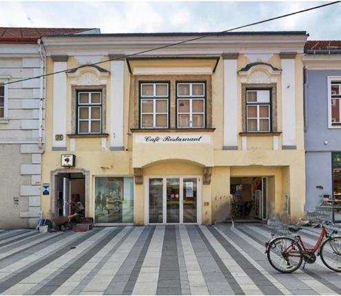 ++ NEU ++ Investitionsjuwel: Zinshaus - Fugngerzone von Wiener Neustadt