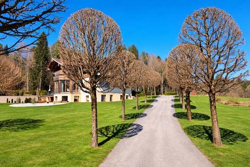 FASZINIERENDES CHALET IN RUHEOASE /  VELDEN AM W�RTHERSEE<br />
