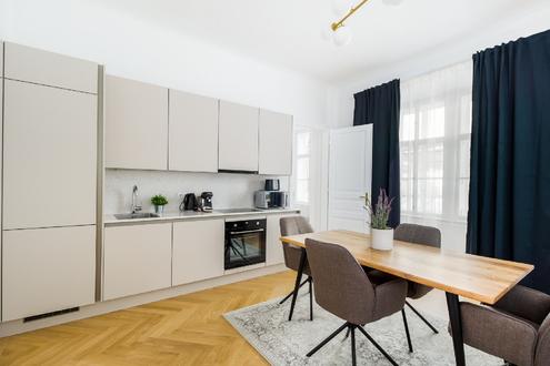 Edle 2-Zimmer-Altbauwohnung mit Designer-Möblierung im Herzen Wiens