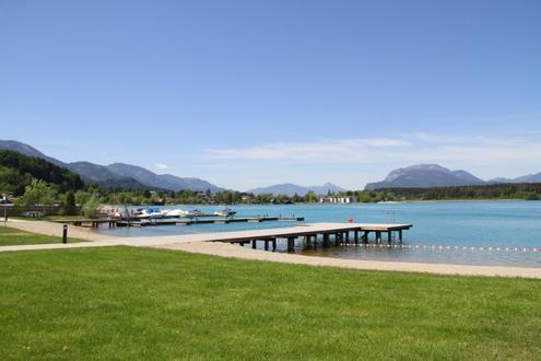 Faszinierende Seegartenresidenz mit weitl�ufigem Privatbadestrand am Faaker See<br />
