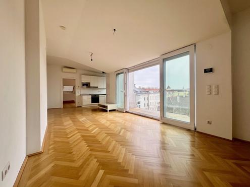 ++ NEU ++ HELLE ZWEI  Zimmer mit TERRASSE - Altbau