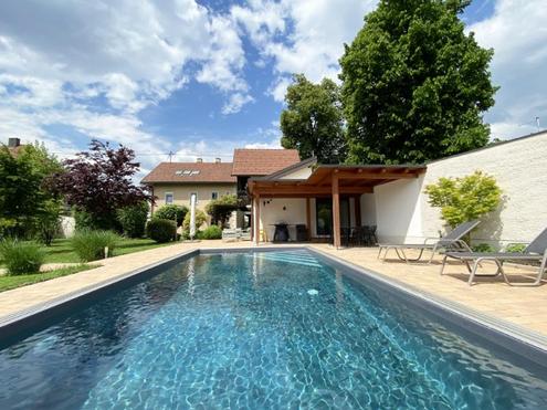 Traumhafter Baugrund in Landskorn mit Swimmingpool und Doppelgarage   