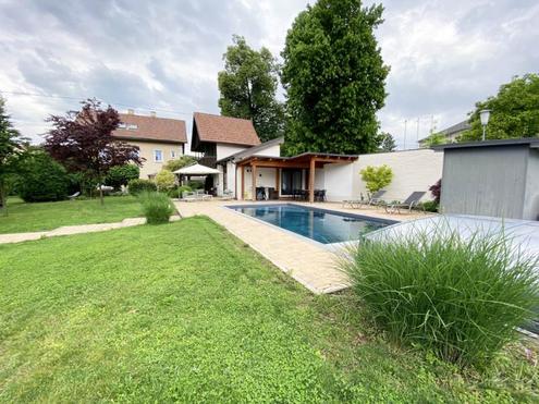 Traumhafter Baugrund in Landskorn mit Swimmingpool und Doppelgarage   