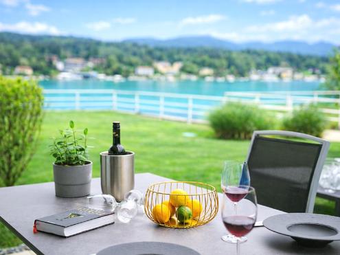 Wunderbare Seewohnung mit gro�em Strandbereich in Velden am W�rthersee