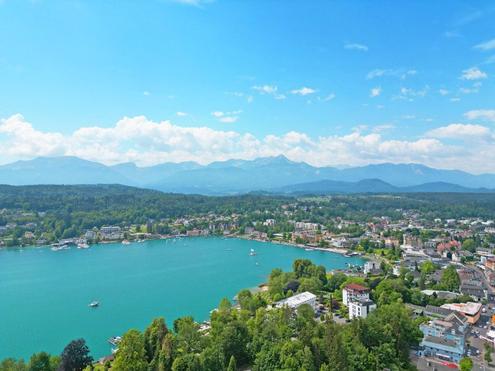 Gro�e Seeblick-Liegenschaft in Velden am W�rthersee