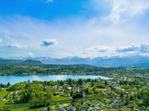Gro�e Seeblick-Liegenschaft in Velden am W�rthersee